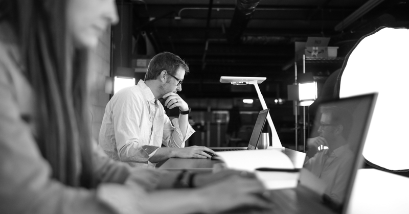 Digital marketing strategist al PC