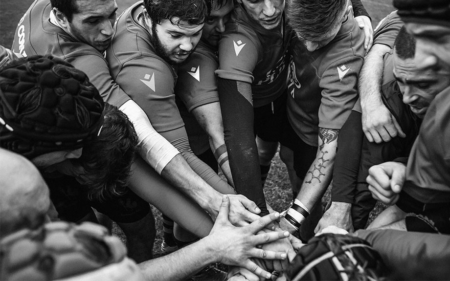 squadra rugby italiana indossa maglia firmata Macron
