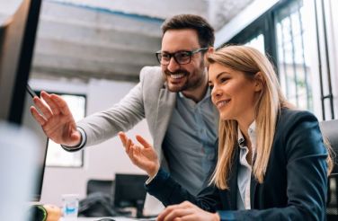 3 motivi per esternalizzare le tue attività di marketing Blog Outsourcing Header v1 1 24e8337f