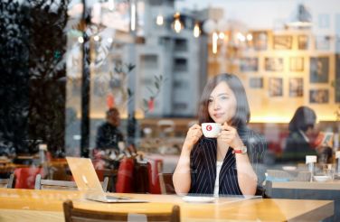 Sito Web AI per il B2B: come funziona, vantaggi e come integrare un assistente digitale franchising 1 252a4a43