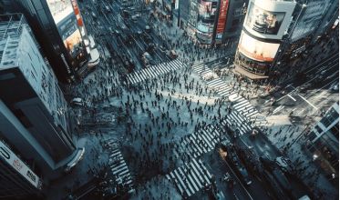 HubSpot Sales Hub AI: gli strumenti che trasformano il lavoro del team commerciale people crossing street e1742979595796 bd9a9856