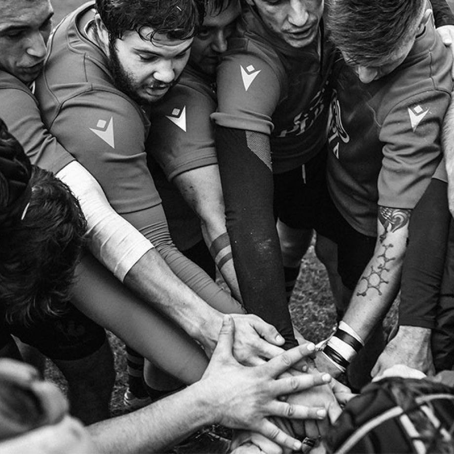 squadra rugby italiana indossa maglia firmata Macron