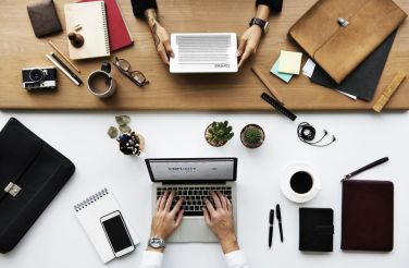 Sito Web AI per il B2B: come funziona, vantaggi e come integrare un assistente digitale realizzare sito web ffce1cdb